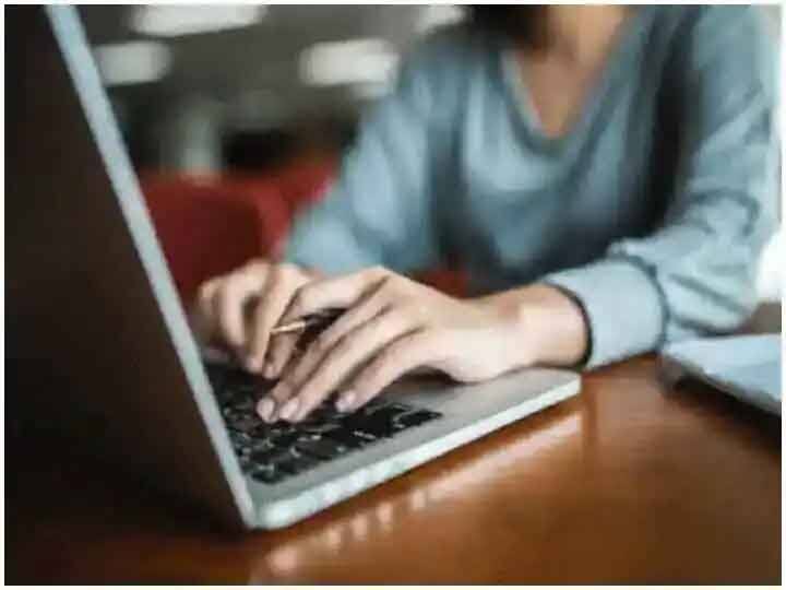 5 Best laptops These laptops equipped with the best features are the best know how much they cost 5 Best laptops: बेहतरीन फीचर से लैस ये Laptop हैं बेस्ट, जानें कितनी हैं इनकी कीमत