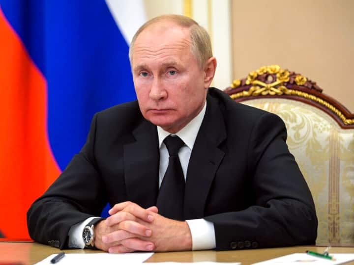 Vladimir Putin Self Isolates After Covid-19 Found In Inner Circle Russian President Vladimir Putin Self Isolates After Covid-19 Cases Arise In His Entourage