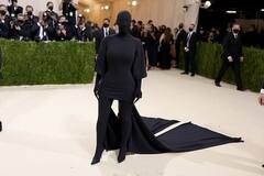 Met Gala 2021: सिर से पैर तक काले लिबास में ढकी नजर आईं Kim Kardashian, तस्वीरें हो रही है सोशल मीडिया पर खूब वायरल
