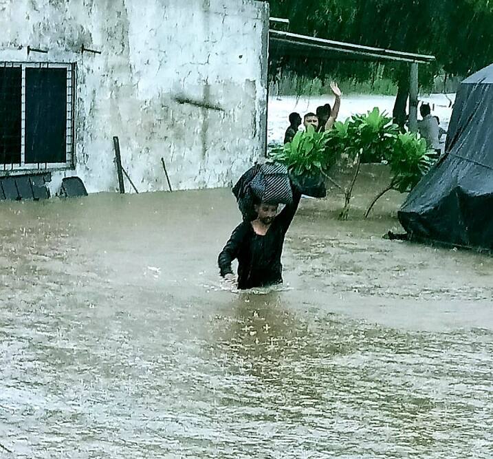 Heavy rains in Rajkot district, maximum 18 inches in Lodhika રાજકોટ જિલ્લામાં જળબંબાકાર, લોધિકામાં સૌથી વધુ 18 ઇંચ વરસાદ