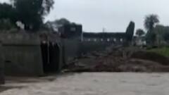 જામનગરઃ જશાપરની પ્રાથમિક શાળામાં પાણી ભરાતા વર્ગખંડમાં પડ્યા ગાબડા, જુઓ ગુજરાતી ન્યૂઝ