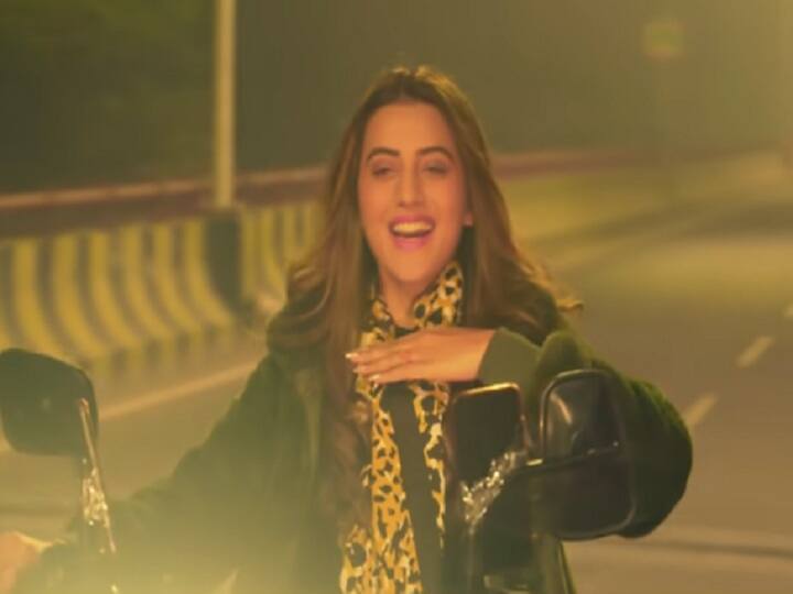 Bhojpuri Video Song: गाने में बेहद अलग अंदाज में नजर आईं Akshara Singh, फैन्स कर रहे जमकर तारीफ