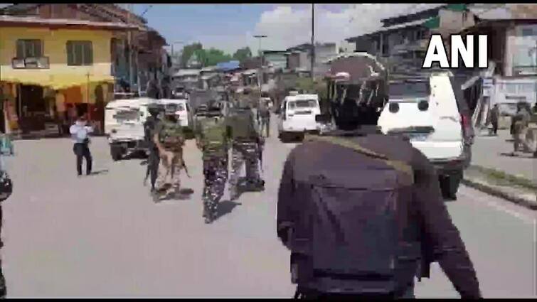 जम्मू कश्मीर के पुलवामा में आतंकियों ने पुलिस बल पर फेंका ग्रेनेड, तीन नागरिक घायल