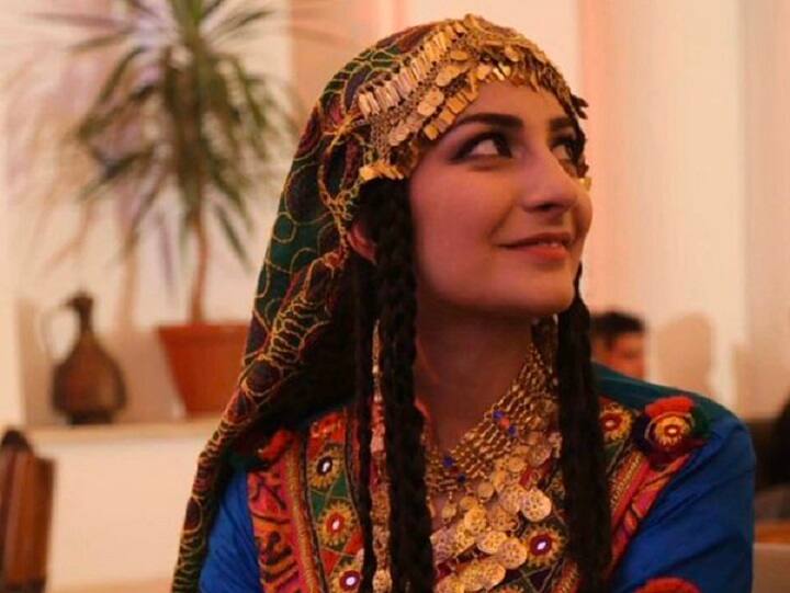 Burqa not part of Afghan culture, defiant women in traditional wear tell Taliban புர்கா ஆஃப்கன் கலாச்சாரமே இல்லையே.. தலிபான்களுக்குப் பதிலடி கொடுக்கும் துணிச்சலான பெண்கள்..