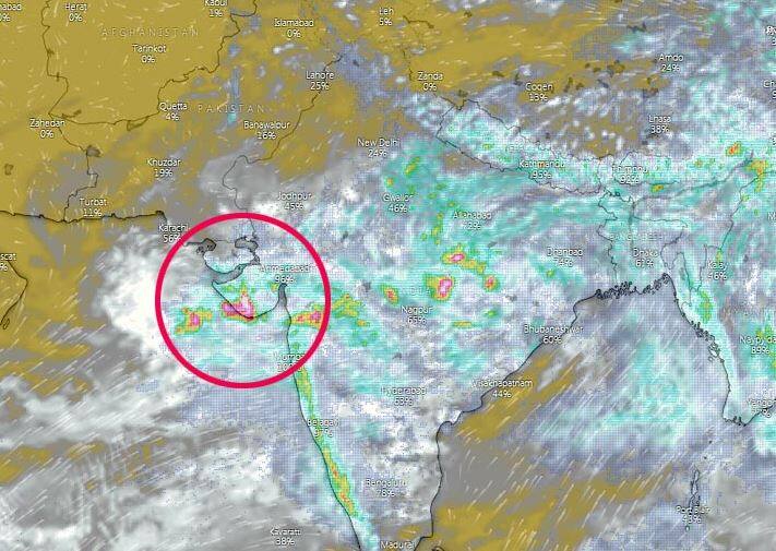 In Saurashtra the meteorological department issued a red alert રાજકોટ સહિત સૌરાષ્ટ્રમાં કાલે ફરી વરસાદની આગાહી,  હવામાન વિભાગનું ‘રેડ એલર્ટ’ જાહેર