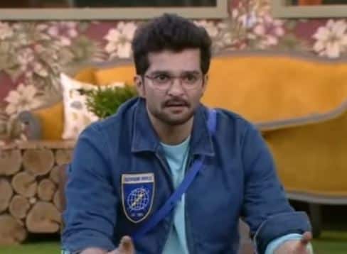 শারীরিকভাবে মেয়েরা, ছেলেদের তুলনায় কম 'শক্তিশালী' । সেই কারণে প্রতীকের কোনও ডিসঅ্যাডভানটেজ থাকার জায়গা নেই।