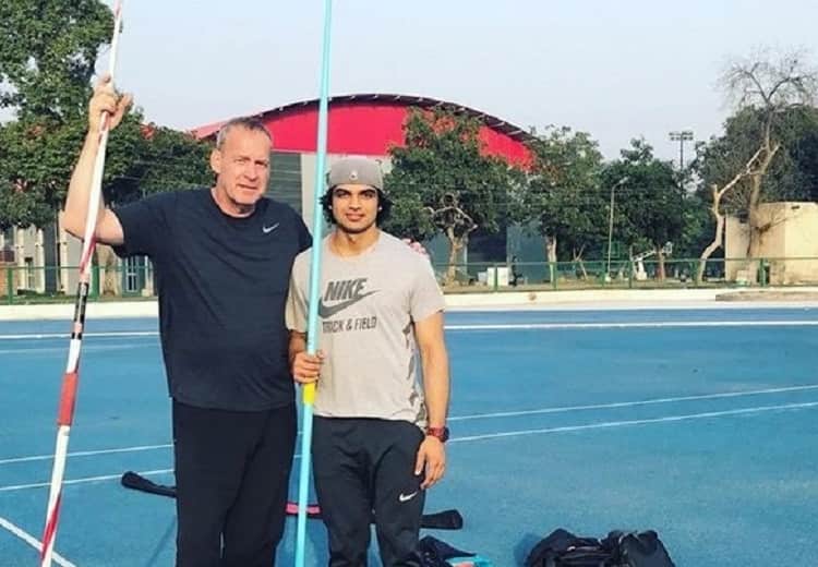 Olympics gold medal champion Neeraj Chopra's coach Uwe Hohn removed from the post announces AFI Neeraj Chopra | `ஒலிம்பிக்ஸில் தங்கம் வென்ற நீரஜ் சோப்ராவின் பயிற்சியாளர் நீக்கம்!’ : ஏன் தெரியுமா?