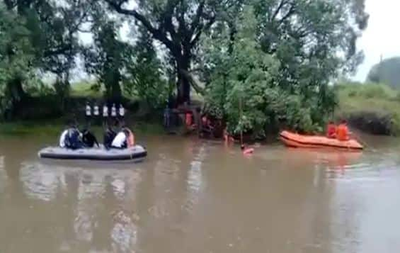 Rajkot: Car strain in flood waters Body of Pelican company owner found  રાજકોટ: પેલિકન કંપનીના માલિકનો મૃતદેહ કારમાંથી મળ્યો, પૂરના પાણીમાં કાર તણાઈ હતી