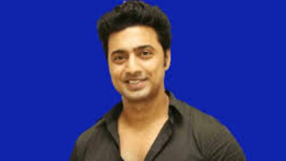 ফিল্মস্টার: 'কিশমিশ'-এর শ্যুটিং এর অবসরে দার্জিলিংয়ে কফির কাপে চুমুক দেবের