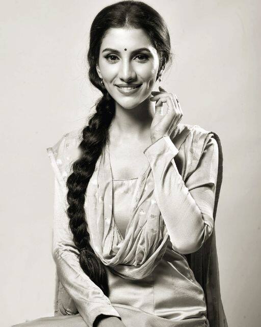 কিশমিশে রুক্মিণীর লুক।