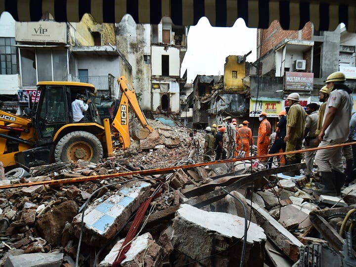 दिल्ली: सब्जी मंडी में इमारत गिरने के हादसे में गैर इरादतन हत्या का मामला दर्ज, दो बच्चों की हुई थी मौत