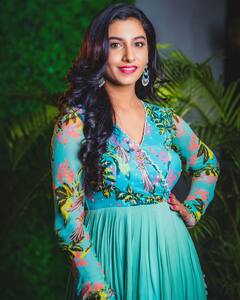 Anchor Vishnupriya: అదిరే అందంతో విష్ణుప్రియ... చూస్తే వావ్ అనాల్సిందే