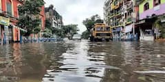 Weather: প্রবল বর্ষণে ভাসছে দক্ষিণবঙ্গ, জলযন্ত্রণা শুরু একাধিক এলাকায়