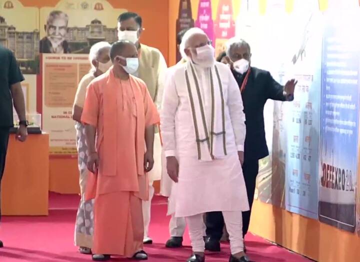 ప్రధాని నరేంద్ర మోదీ ఉత్తర్ ప్రదేశ్ పర్యటించారు. అలీగఢ్ లోని ఎగ్జిబిషన్ ను సందర్శించారు.