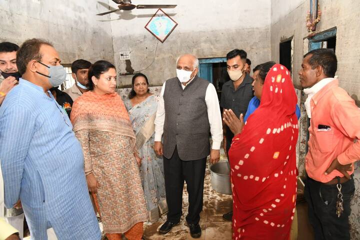 મુખ્યમંત્રી સાથે જામનગરના સાંસદ પૂનમ માડમ , પૂર્વ મંત્રી હકુભા જાડેજા, ધારાસભ્ય રાઘવજી પટેલ, મેયર તેમજ અન્ય પદાધિકારીઓ, મુખ્ય સચિવ પંકજ કુમાર, કમિશનર વિજય ખરાડી, કલેકટર સૌરભ પારઘી વગેરે પણ જોડાયા હતા.