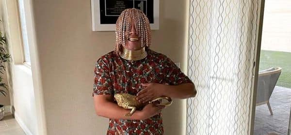 ਮੈਕਸੀਕਨ ਰੈਪਰ ਡੈਨ ਸਰ ਨੇ ਇੱਕ ਵਿਲੱਖਣ Scalp ਸਰਜਰੀ ਕਰਵਾਈ ਹੈ। ਮੈਕਸੀਕਨ ਰੈਪਰ ਡੈਨ ਸਰ ਨੇ ਲਾਈਮ ਲਾਈਟ ਵਿੱਚ ਆਉਣ ਲਈ ਅਜਿਹਾ ਕੰਮ ਕੀਤਾ ਹੈ।