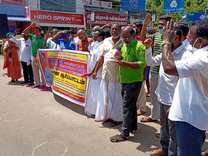 Demonstration in Thanjavur demanding justice for the incident in which a female police officer was brutally murdered in Delhi ’டெல்லியில் பெண் போலீஸ் வன்கொடுமை செய்து கொல்லப்பட்ட சம்பவம்’- நீதி கேட்டு தஞ்சையில் ஆர்ப்பாட்டம்...!