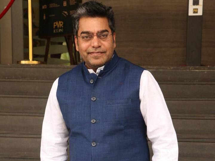 आशुतोष राणा - आशुतोष राणा हिंदी सिनेमा के दिग्गज कलाकार है. उनकी एक्टिंग का हर कोई कायल है. वो एक एक्टर के साथ-साथ लेखक भी हैं जो हिंदी भाषा में अपने काम के लिए जाने जाते हैं. अक्सर उन्हें अपनी बातचीत में शुद्ध हिंदी भाषा बोलते हुए देखा जाता है और ज्यादातर उन्होंने अपनी किताबें हिंदी में ही लिखी हैं.