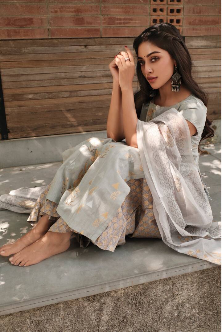சிங்கிள் இப்போ சிக்ஸர் ஆனேனே