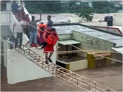 मूसलाधार बारिश ने जीवन किया अस्त-व्यस्त, पानी भरने के कारण रस्सियों पर रेंगती दिखी जिंदगी, देखें- देश भर में बाढ़ की तस्वीरें