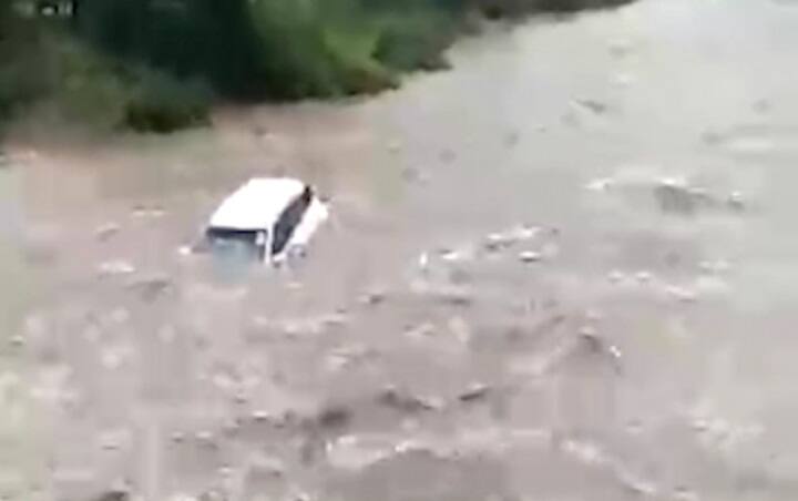 Rajkot Flood : ડોંડી નદીમાં કાર સાથે કયા મોટા ઉદ્યોગપતિ તણાયા? શોધખોળ ચાલું Rajkot Flood : businessman Kishanbhai Jamnadas drown with car in Dondi river Rajkot Flood : ડોંડી નદીમાં કાર સાથે કયા મોટા ઉદ્યોગપતિ તણાયા? શોધખોળ ચાલું