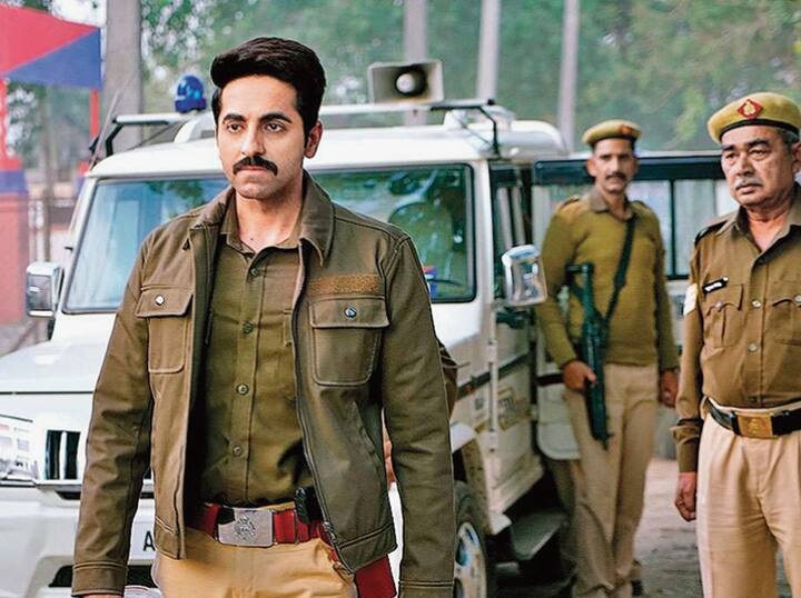 साल 2019 में आई फिल्म 'आर्टिकल15' में आयुष्मान खुराना ने एक पुलिस अफसर का रोल किया था जो समाज में व्याप्त कास्ट सिस्टम और जाति के नाम पर होने वाले भेदभाव के खिलाफ लड़ता है.