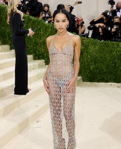 Met Gala 2021: कोई भूला इंसान और जानवर का फर्क तो किसी ने खुद पर लपेटी रंग बिरंगी रजाई, देखें Met Gala के रेड कार्पेट की झलक