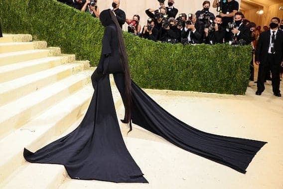 Met Gala 2021: सिर से पैर तक काले लिबास में ढकी नजर आईं Kim Kardashian, तस्वीरें हो रही है सोशल मीडिया पर खूब वायरल