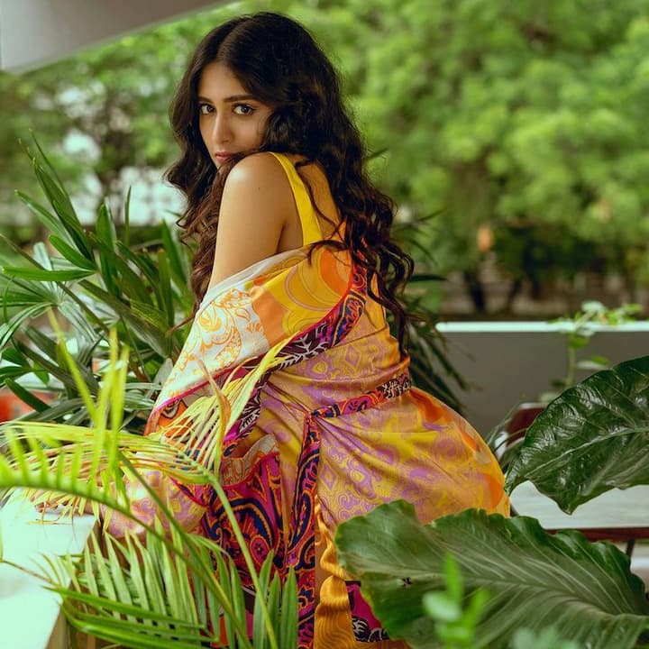 (Photo Courtesy: Instagram) తెలుగమ్మాయి కావడంతో గ్లామర్ షోకి దూరంగా ఉంటుందని అనుకుంటున్నారని.. తరచూ హాట్ ఫోటోషూట్ లలో పాల్గొంటూ వాటిని సోషల్ మీడియాలో షేర్ చేస్తుంది. 