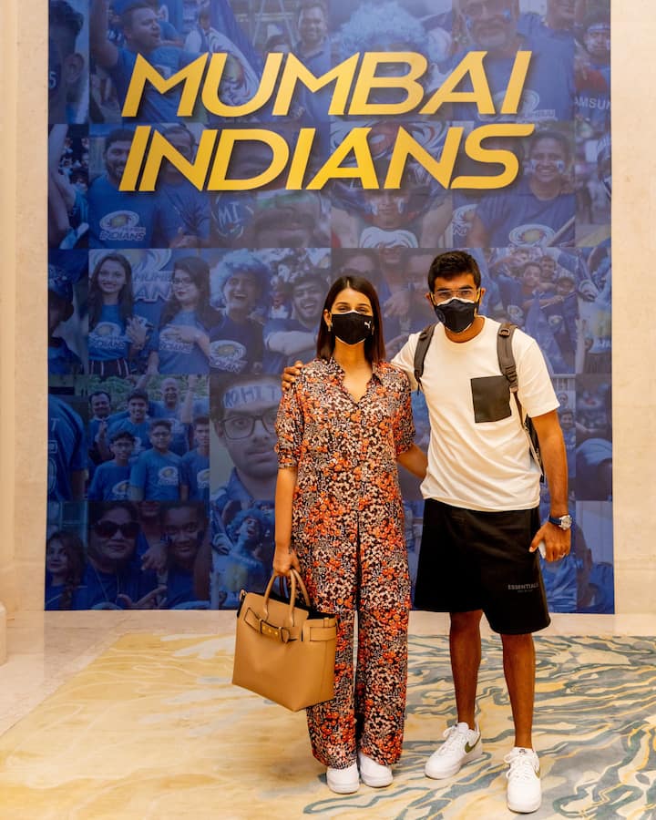 ముంబయి శిబిరంలో బుమ్రా, సంజనా సందడి