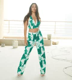 In Pics: Hrithik Roshan से लेकर Hina Khan तक, इन सितारों ने सोशल मीडिया पर शेयर की ये खास तस्वीरें