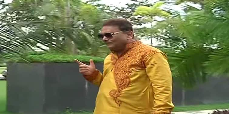 Madan Mitra Records Rabindra Sangeet After CM Mamata Banerjee Instructed him Madan Mitra Song : ওহ্ লাভলি নয় ! 'দিদি'র নির্দেশের পর মদনের গলায় এবার 'আকাশ ভরা সূর্য তারা'