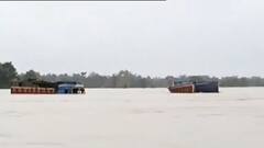 Heavy Rain: ফুঁসছে কেলেঘাই, জলের তোড়ে ডুবল গাড়ি-লরি | Bangla News