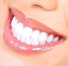 How to whiten teeth naturally Whiten Teeth: పళ్లు తెల్లగా మెరవాలంటే ఏం చేయాలి?  డాక్టర్ దగ్గరికి వెళ్లకుండా... మీరు ఇంట్లో చేసుకునేందుకు సులువుగా