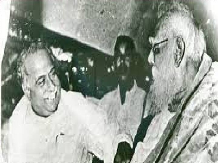 1934-ம் ஆண்டு பி.ஏ ஹானர்ஸ் படித்து எம்.ஏ பட்டம் பெற்றார். கல்லூரி நாட்களில் சிறந்த மொழிபெயர்ப்பாளராகவும் திகழ்ந்தார் அண்ணா.