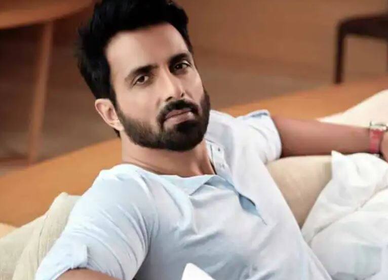 I-T Department 'Surveys' 6 Places Linked To Actor Sonu Sood Sonu Sood, IT Survey: સોનૂ સુદના ઘરે પહોચ્યા ઇન્કમટેક્સના અધિકારીઓ, એક્ટરના છ સ્થળો પર કર્યો 'સર્વે'