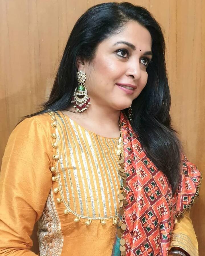 భరతనాట్యం, వెస్ట్రన్, కూచిపూడి నృత్యాల్లో శిక్షణ పొందిన రమ్య, దేశ విదేశాల్లో అనేక ప్రదర్శనలు