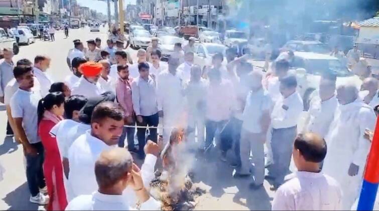 BJP protests over captain amrinder singh's statement on farmers protest in fatehabad ਕੈਪਟਨ ਦੇ ਬਿਆਨ 'ਤੇ ਭੜਕੀ ਬੀਜੇਪੀ, ਪੁਤਲਾ ਸਾੜ ਕੇ ਕੀਤਾ ਰੋਸ ਪ੍ਰਦਰਸ਼ਨ 