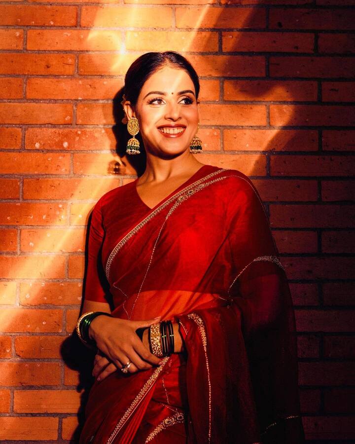 जेनेलियाचा मराठमोळा लूक सोशल मीडियावर चांगलाच व्हायरल होत आहे. (Photo Credit : @geneliad/Instagram)