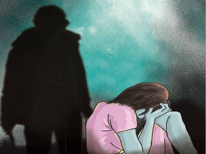 POCSO case Attempted sexual assault on his own minor daughter father sentenced to 5 years  POCSO : स्वतःच्या अल्पवयीन मुलीवर लैंगिक अत्याचाराचा प्रयत्न; नराधम बापाला पोक्सो अंतर्गत 5 वर्षांची शिक्षा