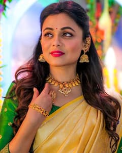 PHOTO : निखळ सौंदर्य आणि मनमोहक हास्य; Prarthana Behere चे साडीतील हे फोटो होतायंत व्हायरल