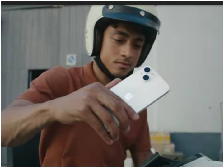 Apple made a new video of the iPhone 13 with the music of the song 'Dum Maaro Dum', the tune also played at the launch event Apple ने 'दम मारो दम' गाने के म्यूजिक के साथ बनाया iPhone 13 का नया वीडियो, लॉन्च इवेंट में भी बजी धुन