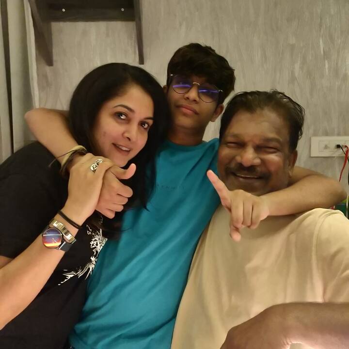 தங்க மயிலிறகில் எங்கள் உயிர் தடவி