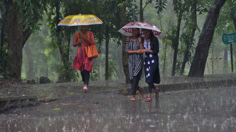 Weather Updates: दिल्ली एनसीआर में आज भी हो सकती है भारी बारिश, जानें देश भर का हाल
