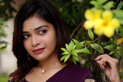 Actress Dharsha Gupta |  ஊதா ஊதா ஊதா பூ...- தர்ஷா குப்தா போட்டோ ஆல்பம்