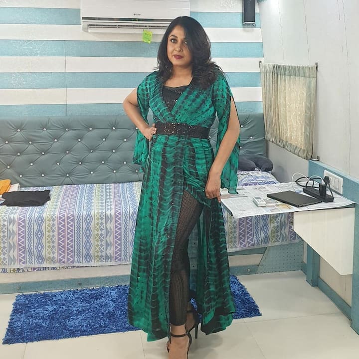 తమిళ కమెడియన్, క్యారెక్టర్ ఆర్టిస్టు, జర్నలిస్ట్ చొ రామస్వామికి రమ్యకృష్ణ మేనకోడలు