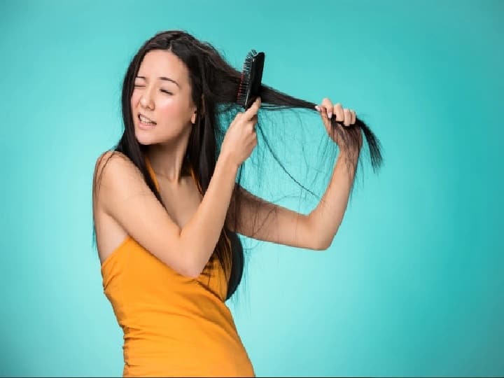 Home Remedies for Frizzy Hair: बरसात में बाल हो गए हैं फ्रिजी, इन हेयर मास्क से करें उसे ठीक