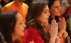 Ambani's: ਕੀਮਤੀ ਹੀਰਿਆਂ ਦੇ ਗਹਿਣਿਆਂ ਨਾਲ ਲੱਦੀ ਨੂੰਹ-ਧੀ ਨਾਲ ਨੀਤਾ ਅੰਬਾਨੀ ਨੇ ਕੀਤੀ ਗਣੇਸ਼ ਪੂਜਾ