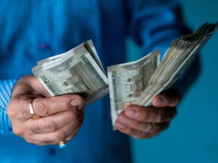 Bihar man refuses to return 5 Lakh Rupees which was sent mistakenly saying PM Narendra Modi sent him that money வங்கியில் தவறாக அனுப்பிய பணம்: பிரதமர் மோடி அனுப்பியதாக திருப்பித்தர மறுக்கும் நபர்!