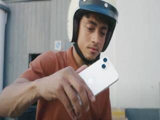 'ਦਮ ਮਾਰੋ ਦਮ' ਸੌਂਗ ਤੋਂ ਪ੍ਰੇਰਿਤ ਆਈਫੋਨ ਲਾਂਚ ਵੀਡੀਓ, ਸੋਸ਼ਲ ਮੀਡੀਆ 'ਤੇ ਕੀਤਾ ਧਮਾਲ